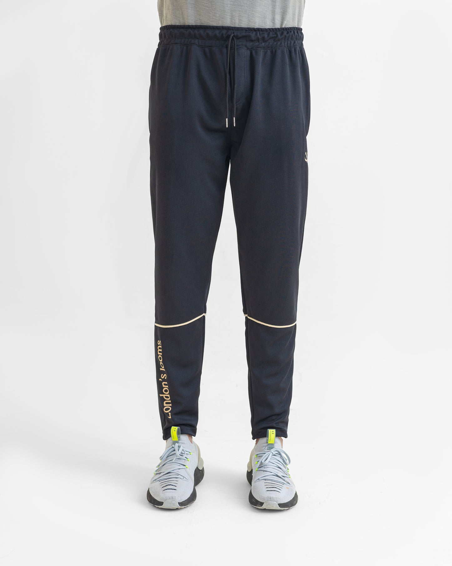DARK BLACK LOOSE FIT PLEATED TROUSERS