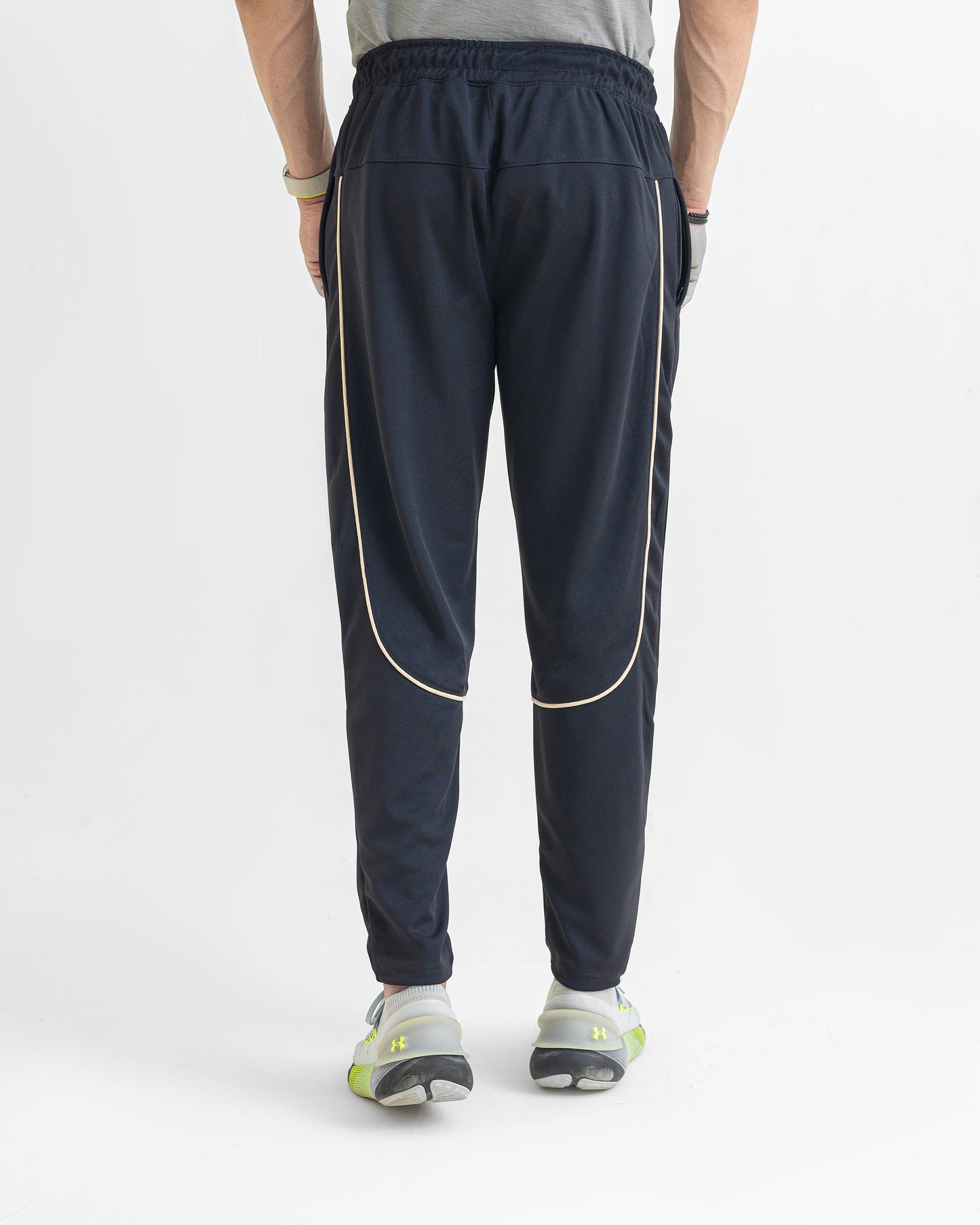 DARK BLACK LOOSE FIT PLEATED TROUSERS