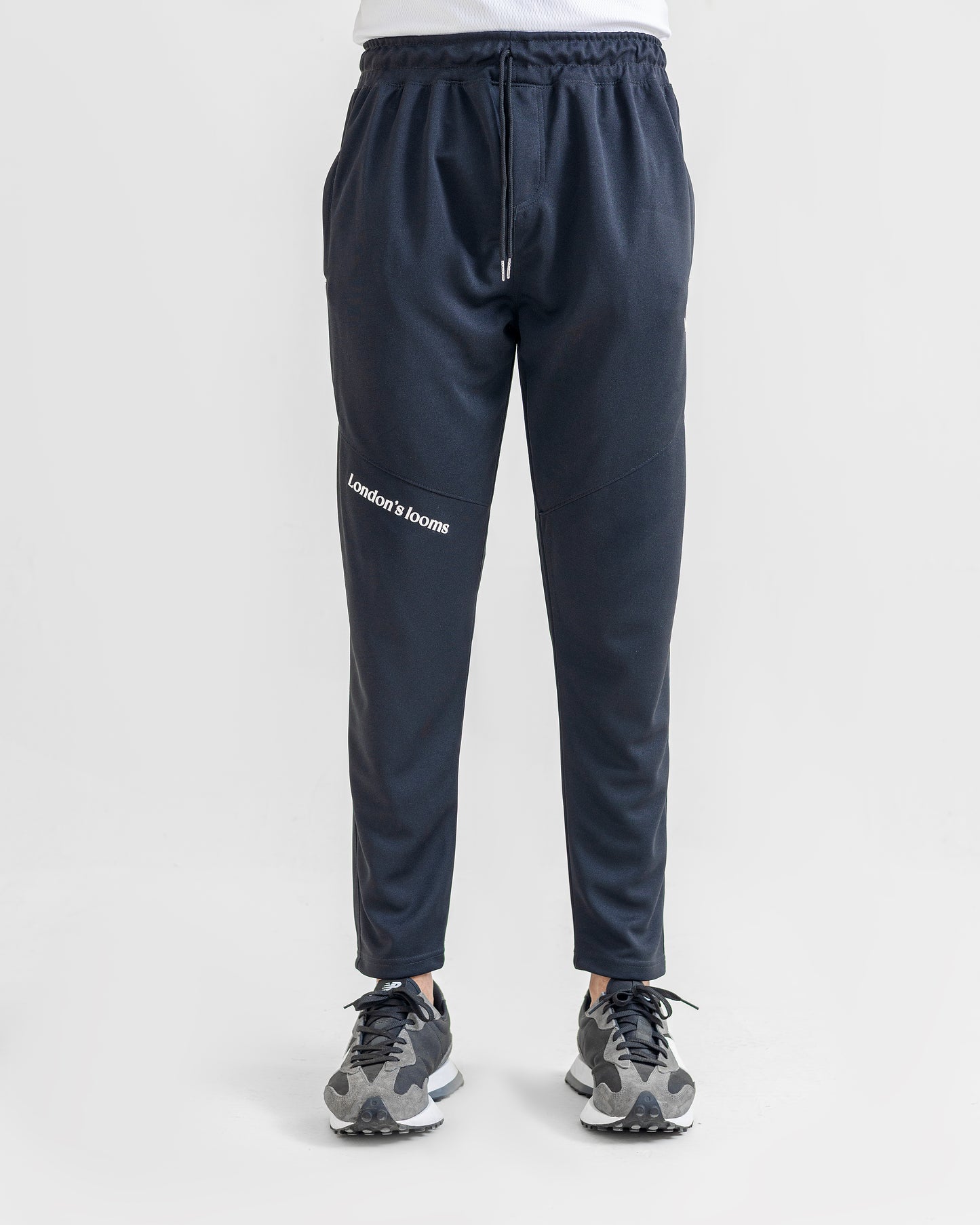 BLACK LOOSE FIT PLEATED TROUSERS
