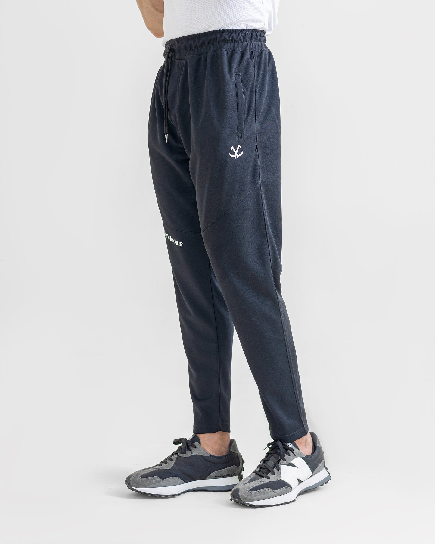 BLACK LOOSE FIT PLEATED TROUSERS